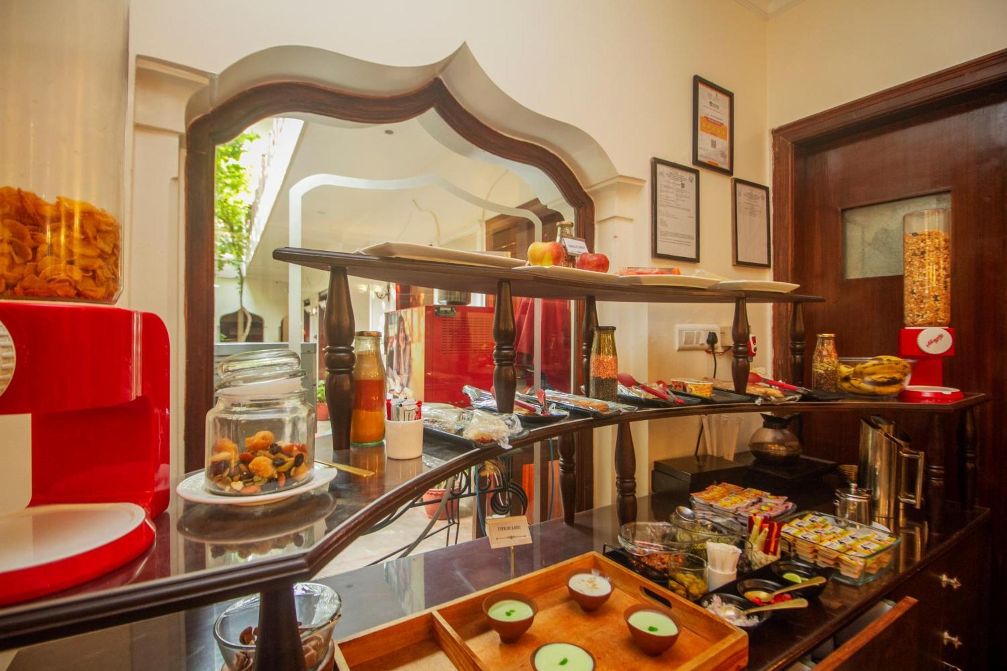 Отель Amritara Suryauday Haveli Варанаси Экстерьер фото