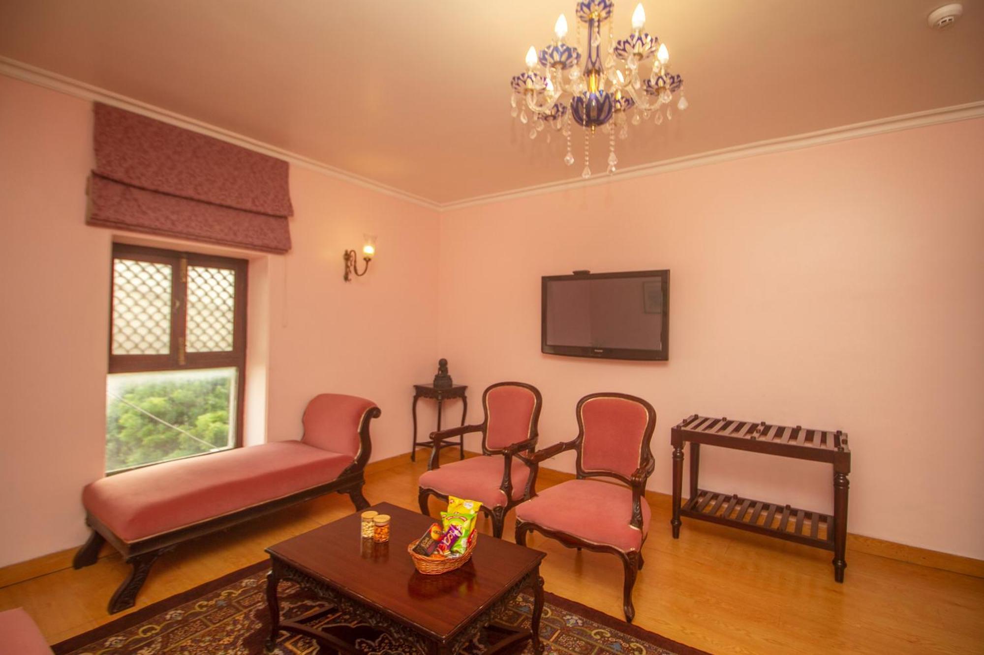 Отель Amritara Suryauday Haveli Варанаси Экстерьер фото