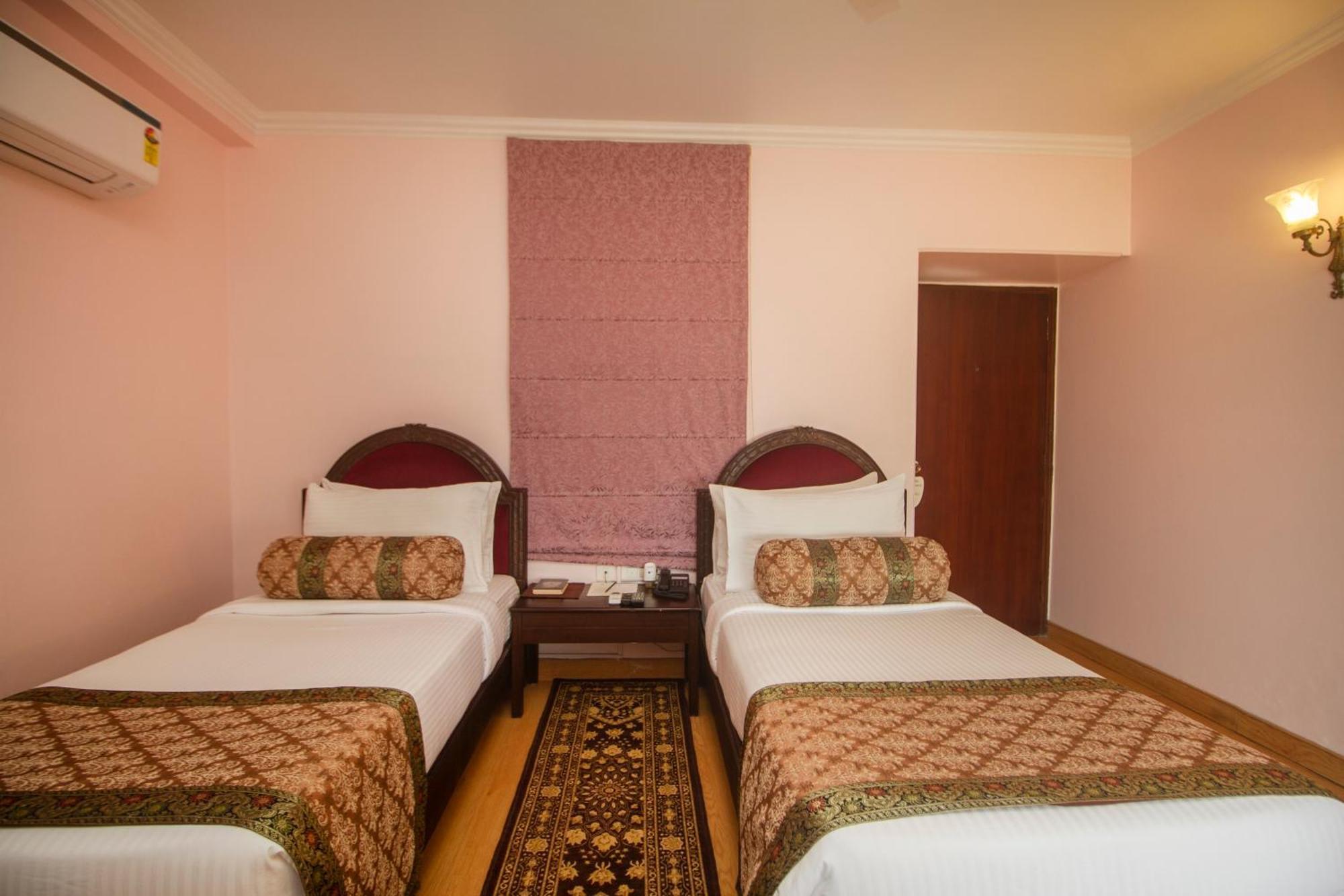 Отель Amritara Suryauday Haveli Варанаси Экстерьер фото