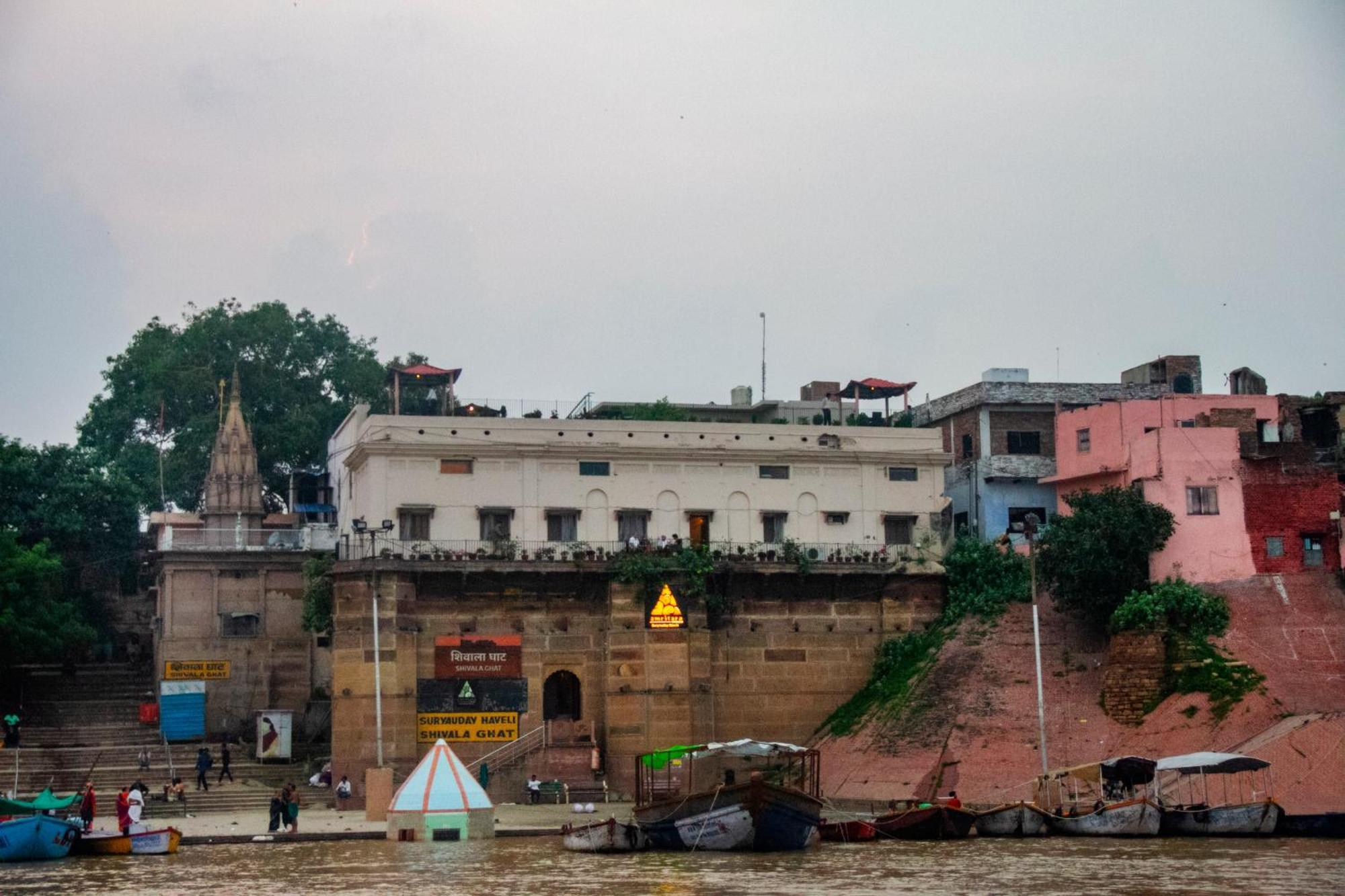 Отель Amritara Suryauday Haveli Варанаси Экстерьер фото