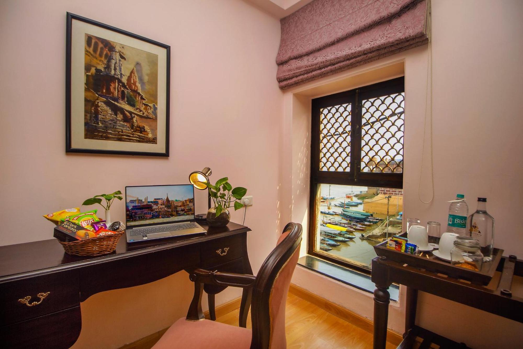Отель Amritara Suryauday Haveli Варанаси Экстерьер фото