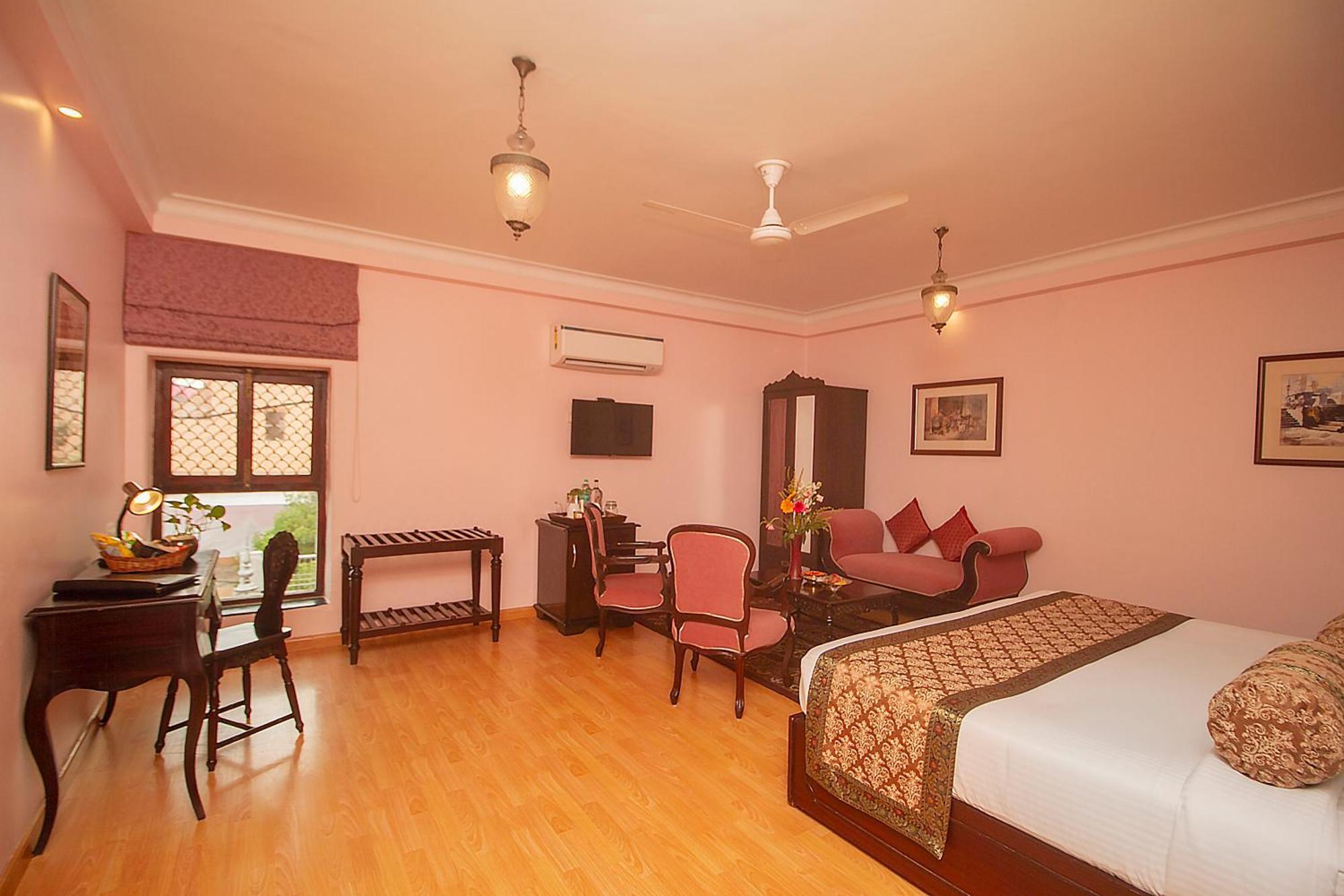 Отель Amritara Suryauday Haveli Варанаси Экстерьер фото