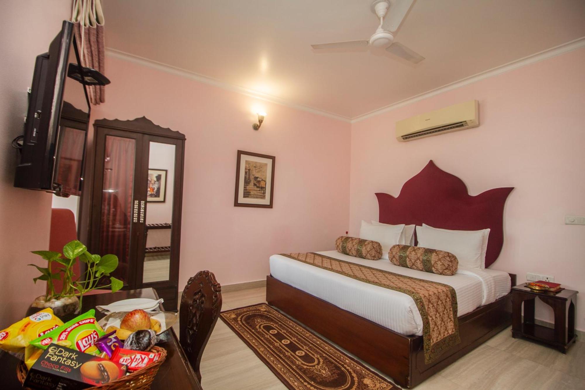 Отель Amritara Suryauday Haveli Варанаси Экстерьер фото