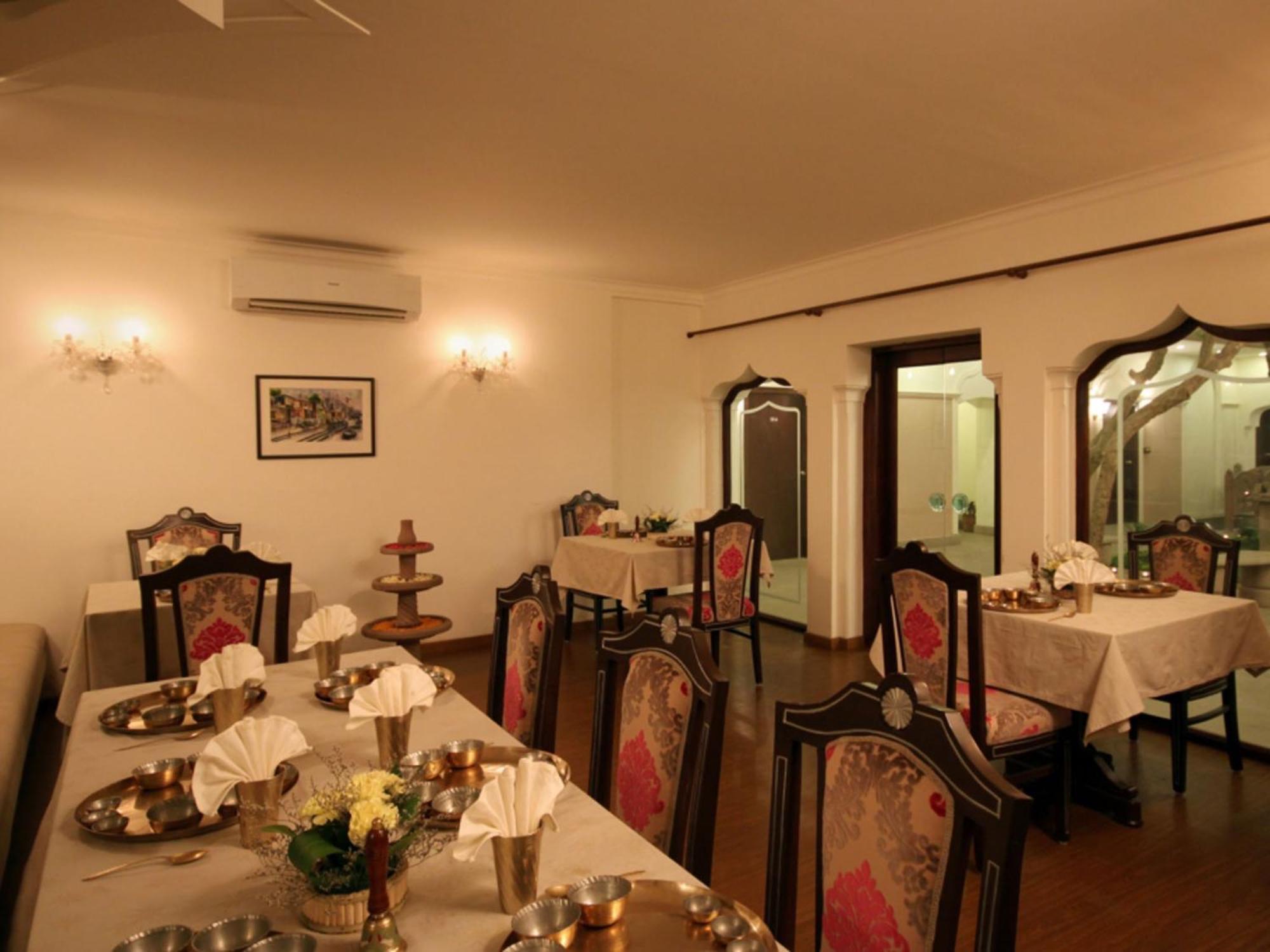 Отель Amritara Suryauday Haveli Варанаси Экстерьер фото